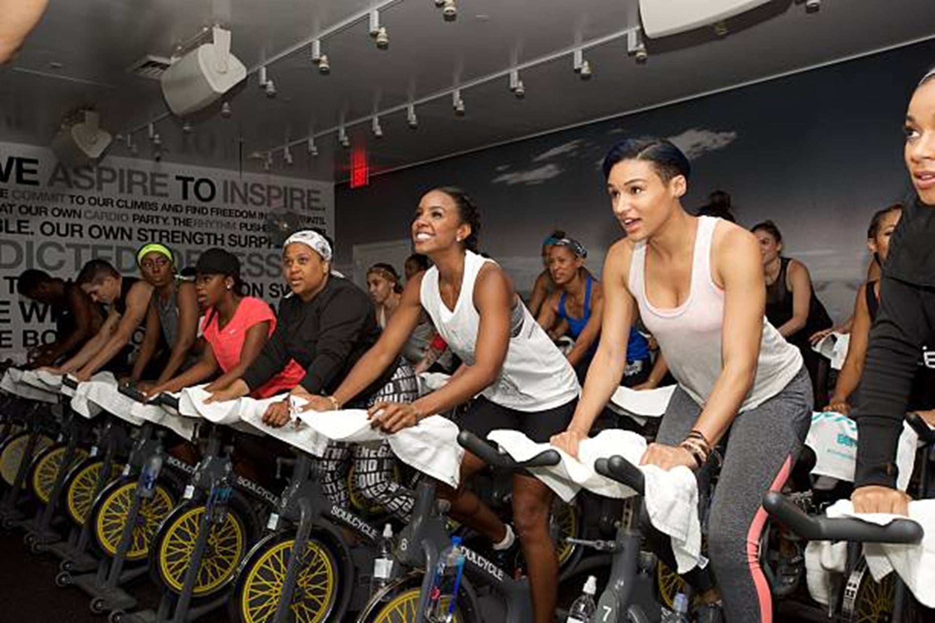 Custom Crop Tops for High Impact Workouts: How to Prevent Rolling, Riding Up, and Chafing