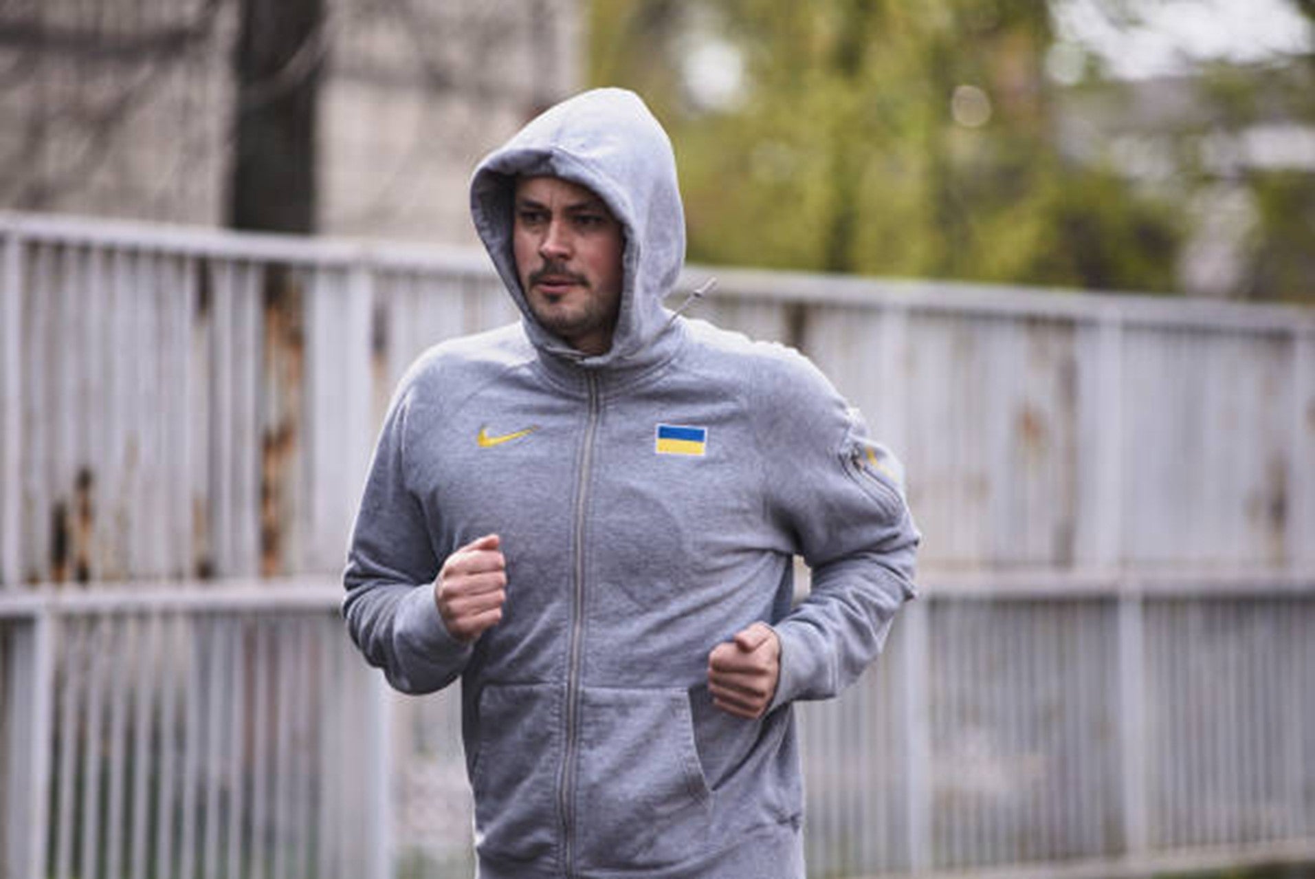 Workout Sweatshirts for Outdoor Training: How to Choose the Right Weight by Temperature